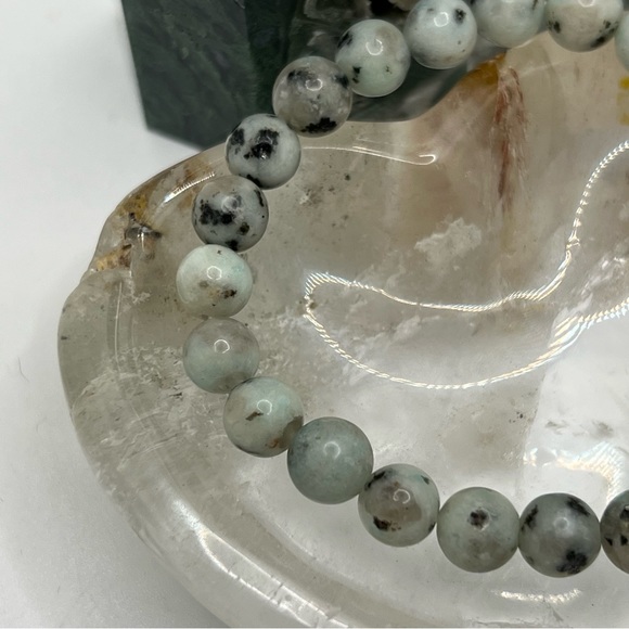 Kiwi Jasper Men’s 8mm Crystal Gemstone Beaded Elasticated Bracelet - Picture 6 of 6